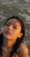气质匀称精选混血女生君君唯美小碎花裙沙滩逐浪气质写真图集