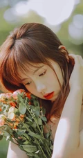 盛夏的天，清凉仙气肩带长裙女生户外草地唯美写真图片