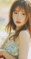 盛夏的天，清凉仙气肩带长裙女生户外草地唯美写真图片