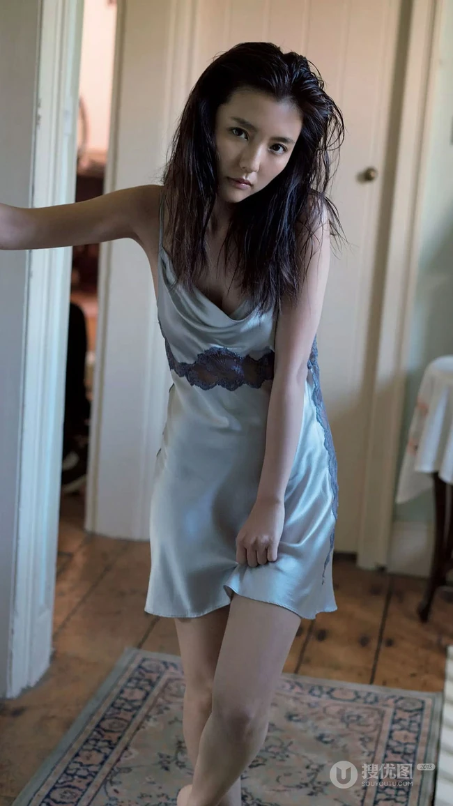 真野恵里菜，日本美女艺人真野恵里菜唯美时尚手机壁纸