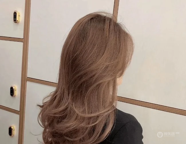 时髦感倍增的发尾烫，适合中长发女生的发尾烫 烫发女生图片集 第5张