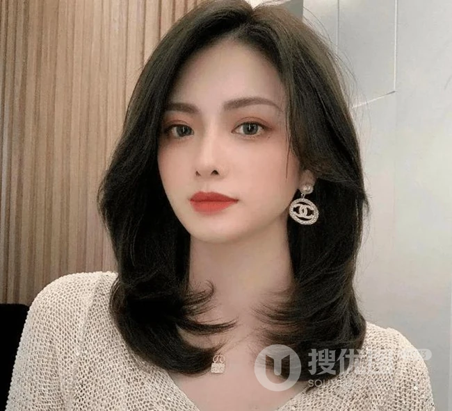 时髦感倍增的发尾烫，适合中长发女生的发尾烫 烫发女生图片集 第2张