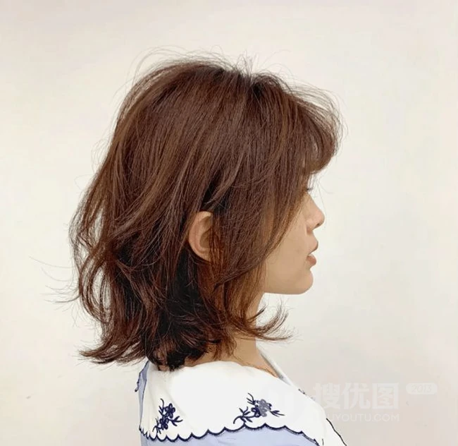 时髦感倍增的发尾烫，适合中长发女生的发尾烫 烫发女生图片集 第7张