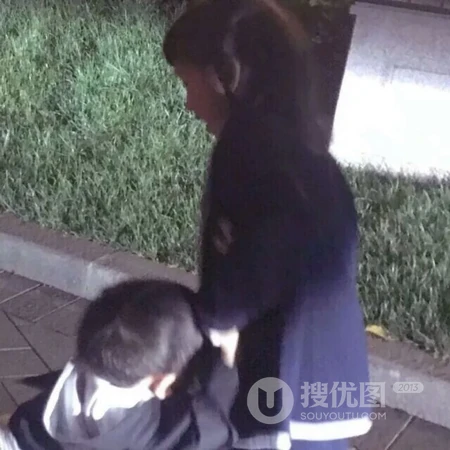 撒娇打滚的可爱小男孩，萌撒娇的动漫人物，动物等头像推荐