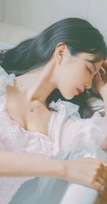 浴室浴缸里的轻纱衣少女唯美艺术摄影写真