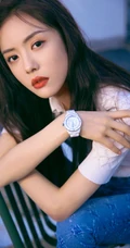 蔡文静代言手表写真大片，轻撩长发，展现知性女人魅力