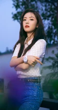 蔡文静代言手表写真大片，轻撩长发，展现知性女人魅力