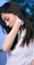 蔡文静代言手表写真大片，轻撩长发，展现知性女人魅力
