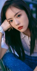 蔡文静代言手表写真大片，轻撩长发，展现知性女人魅力