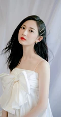 丰璟盛糖微博晒陈钰琪超有女人味优雅白裙写真图片