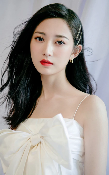 丰璟盛糖微博晒陈钰琪超有女人味优雅白裙写真图片