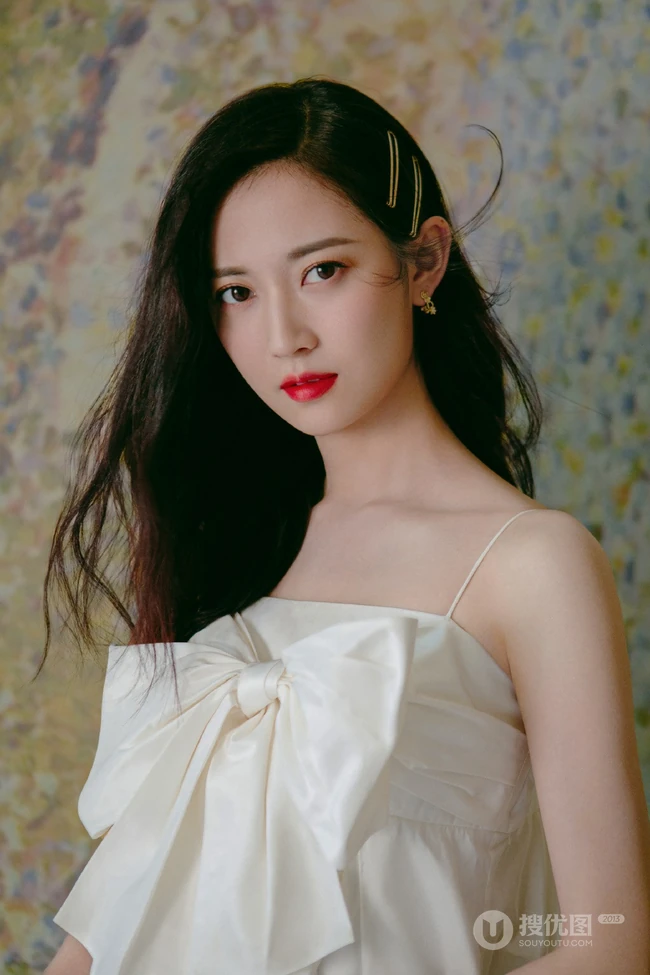 丰璟盛糖微博晒陈钰琪超有女人味优雅白裙写真图片