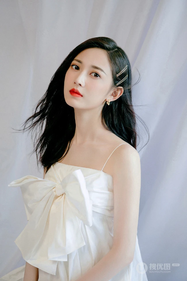 丰璟盛糖微博晒陈钰琪超有女人味优雅白裙写真图片