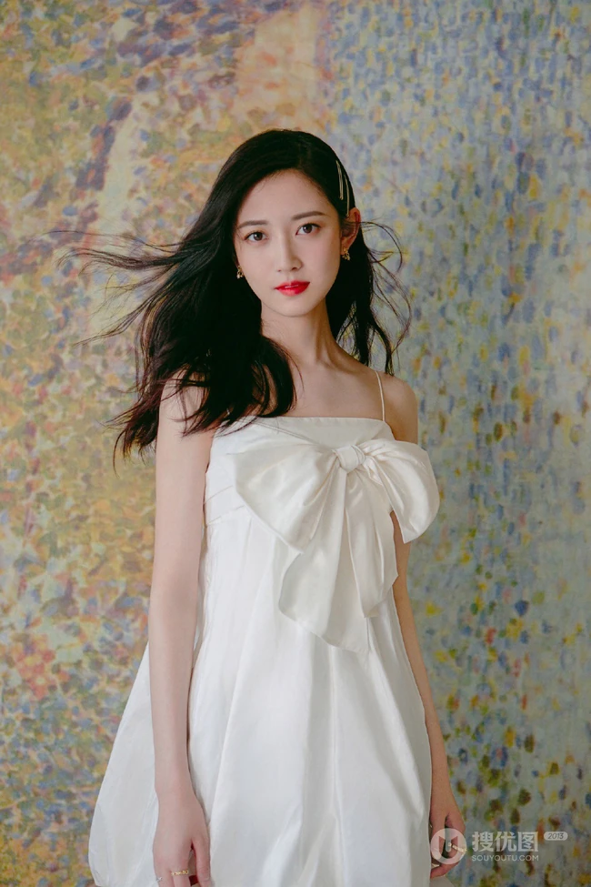 丰璟盛糖微博晒陈钰琪超有女人味优雅白裙写真图片