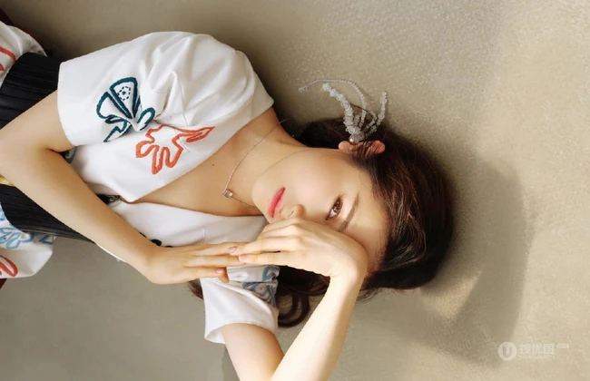 TheG视觉微博发布一组李兰迪最新时尚百变少女着装美照