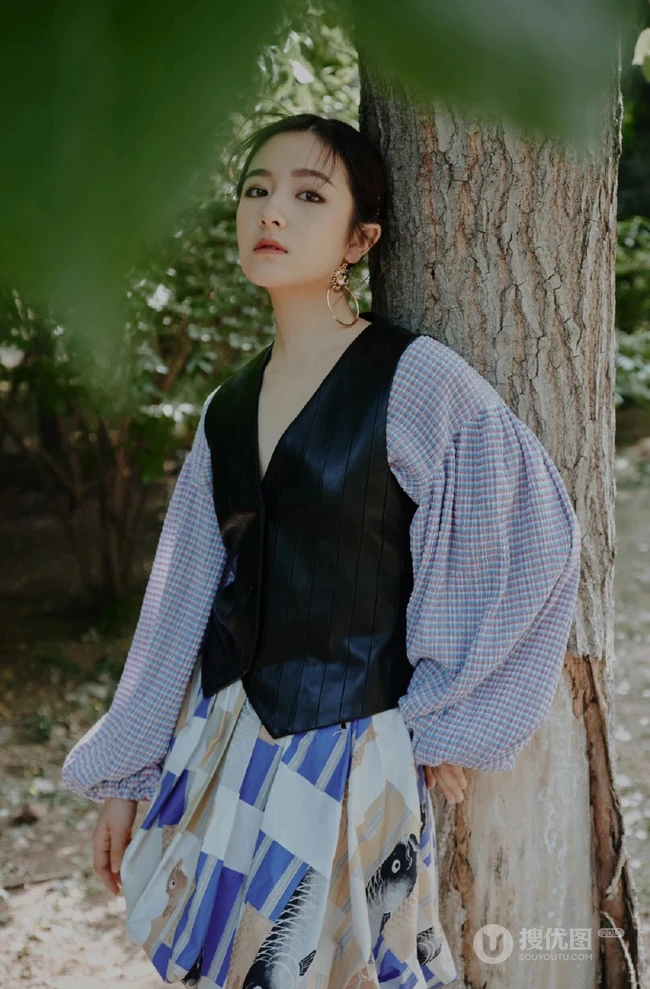 TheG视觉微博发布一组李兰迪最新时尚百变少女着装美照