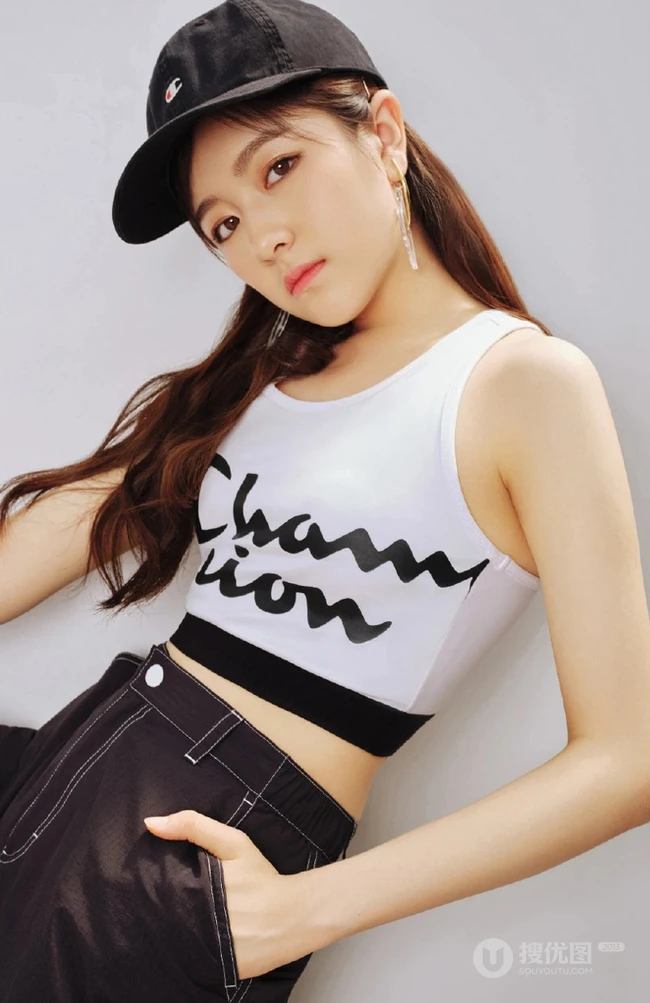TheG视觉微博发布一组李兰迪最新时尚百变少女着装美照
