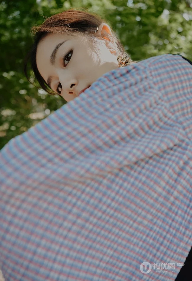 TheG视觉微博发布一组李兰迪最新时尚百变少女着装美照