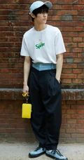 帅气少年施展最新街头风潮流穿搭写真图片-FireBible