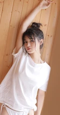 你很难想象女生的腰有多细，纤细线条丸子头少女准备沐浴写真图集