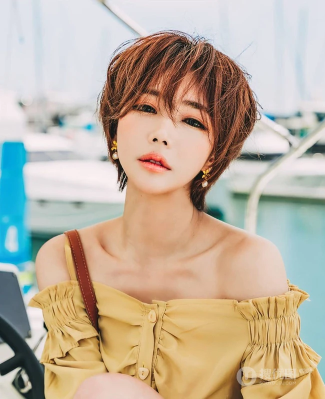 2020最新款&ldquo;俏皮&rdquo;女生齐耳根短发，减龄又动人女生短发发型图片（套图） 第1张