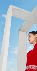 红裙女孩张予曦海边写真美照，灿如骄阳的张予曦，一展飒然夺目风姿