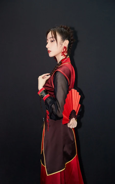 红尘笑，任飘摇，国风红装少女胡冰卿古装造型扮相写真图片