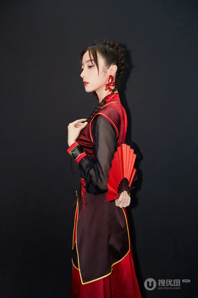红尘笑，任飘摇，国风红装少女胡冰卿古装造型扮相写真图片