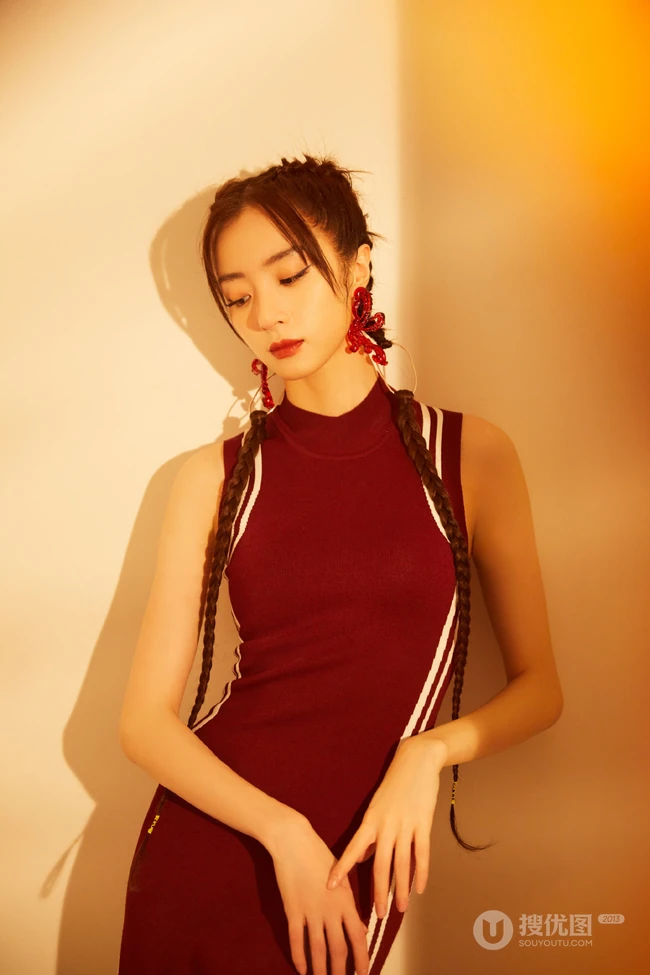 红尘笑，任飘摇，国风红装少女胡冰卿古装造型扮相写真图片