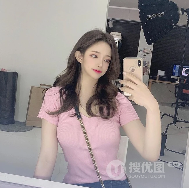 中长卷发怎么好看？来看看韩国小姐姐的中发发型，这样卷，特别美 第9张