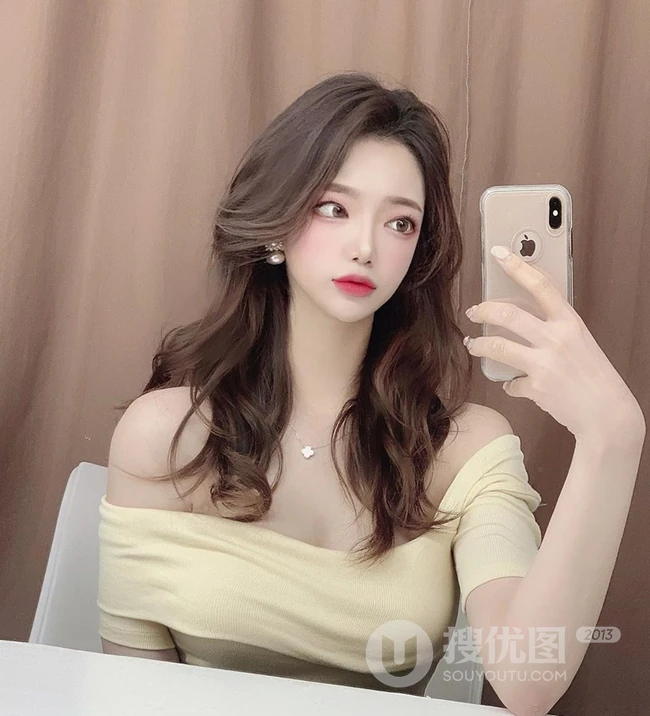 中长卷发怎么好看？来看看韩国小姐姐的中发发型，这样卷，特别美 第3张