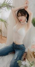苗条身材却很有料啊，精选礼裙蕾丝家居服女生紧身牛仔裤写真图片