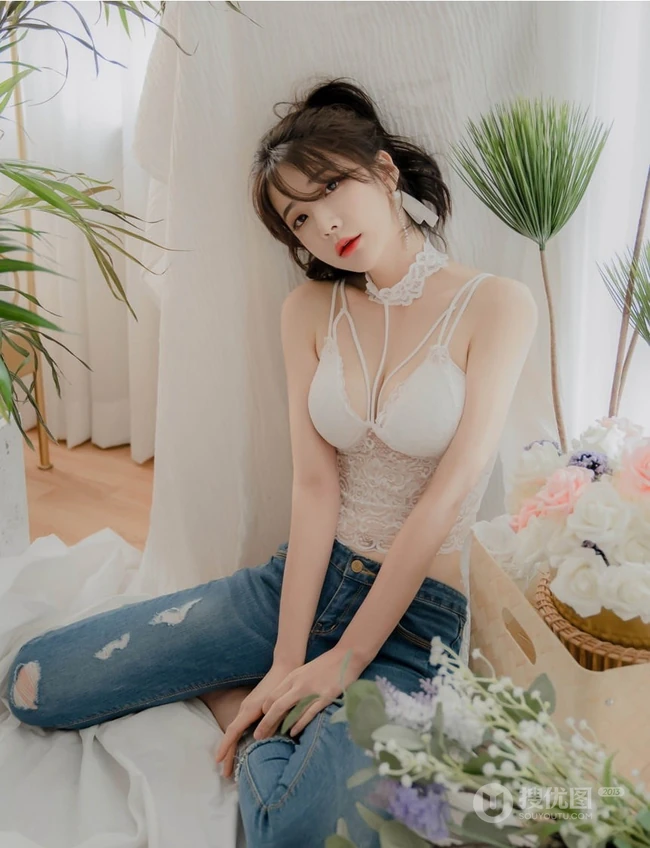 苗条身材却很有料啊，精选礼裙蕾丝家居服女生紧身牛仔裤写真图片