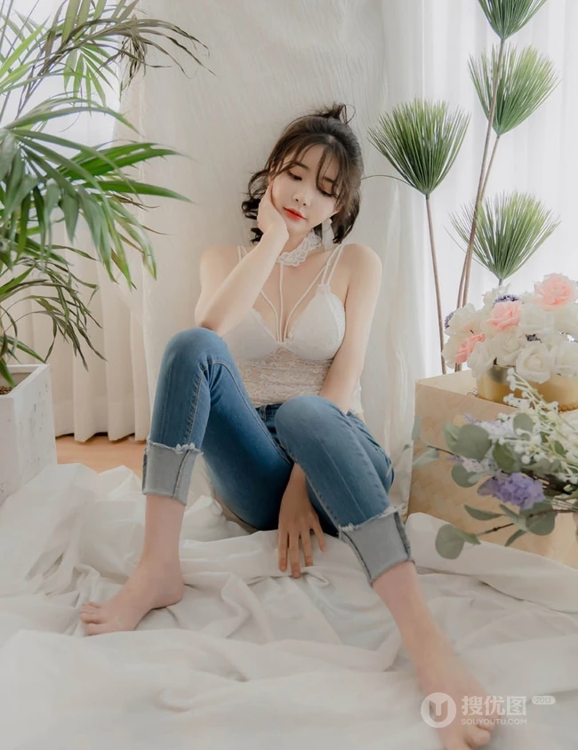 苗条身材却很有料啊，精选礼裙蕾丝家居服女生紧身牛仔裤写真图片