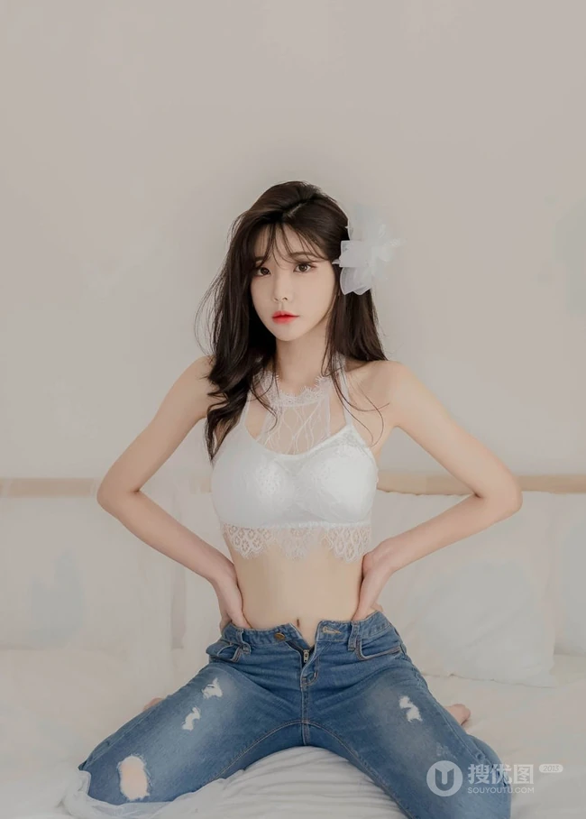 苗条身材却很有料啊，精选礼裙蕾丝家居服女生紧身牛仔裤写真图片
