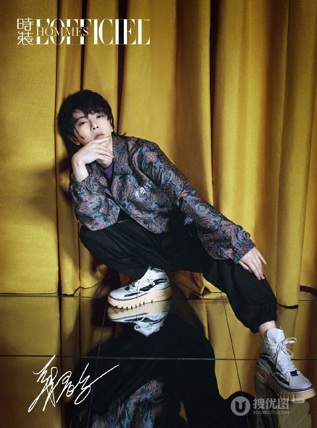 华晨宇（花花）定价20元的《时装男士》七月刊双封面炫酷写真