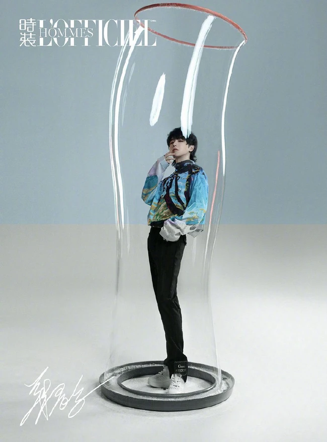 华晨宇（花花）定价20元的《时装男士》七月刊双封面炫酷写真