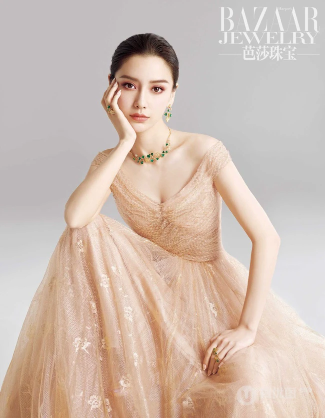 angelababy华贵优雅服装写真大片登杂志美照