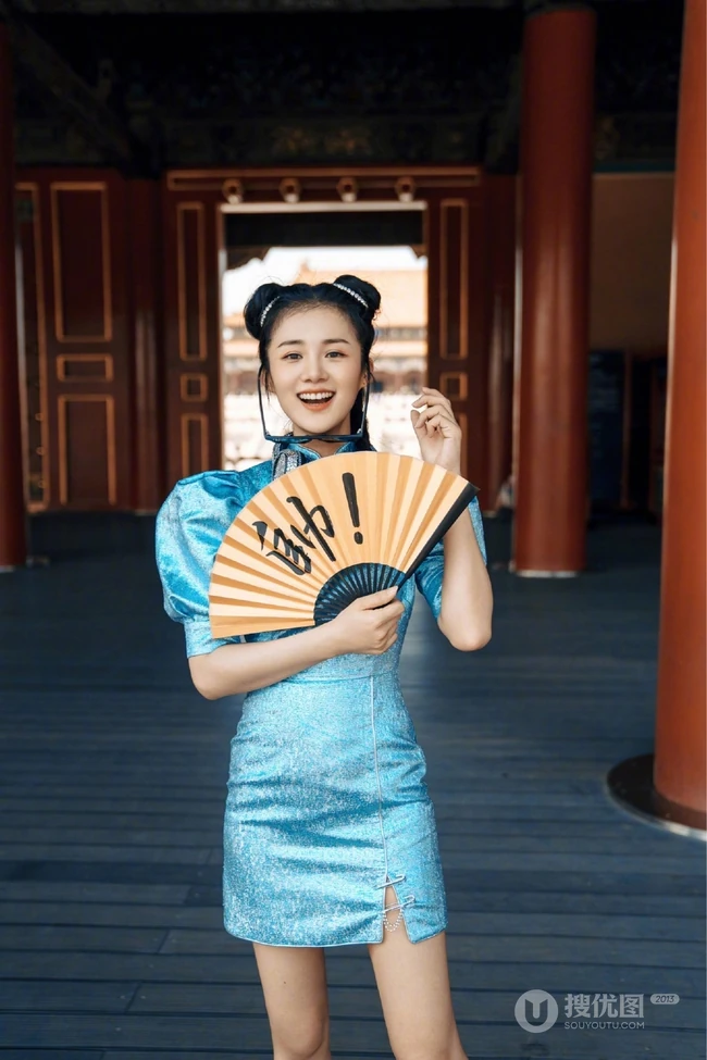 安悦溪双丸子头COS春丽造型北京故宫美拍写真图片