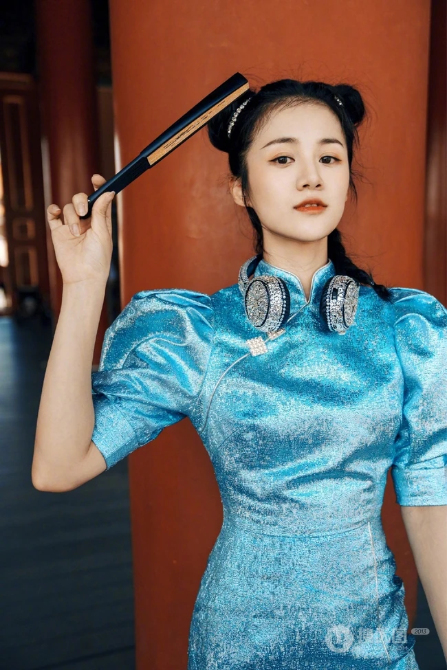安悦溪双丸子头COS春丽造型北京故宫美拍写真图片