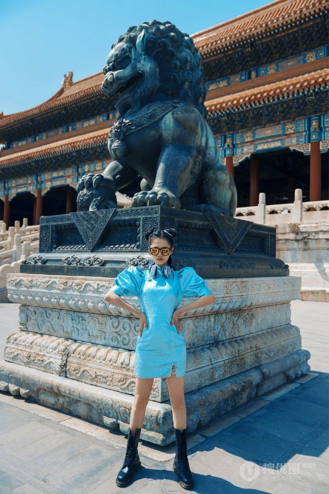 安悦溪双丸子头COS春丽造型北京故宫美拍写真图片