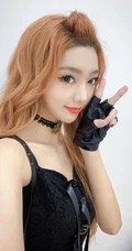 李紫婷金色卷发气质可爱自拍美照
