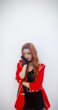 李紫婷金色卷发气质可爱自拍美照