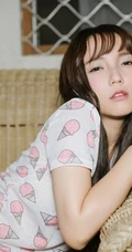 为何连眼神都可以如此气质，海边女孩热裤&红裙写真美图
