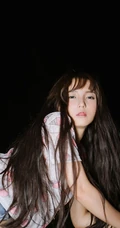 为何连眼神都可以如此气质，海边女孩热裤&红裙写真美图