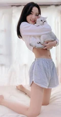 平时喜欢穿热裤，短裙的苗条细腰天菜气质女生王卓淇生活照图集