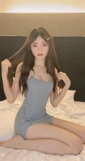 平时喜欢穿热裤，短裙的苗条细腰天菜气质女生王卓淇生活照图集