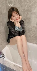 平时喜欢穿热裤，短裙的苗条细腰天菜气质女生王卓淇生活照图集