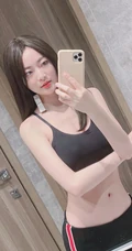 平时喜欢穿热裤，短裙的苗条细腰天菜气质女生王卓淇生活照图集