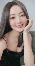 平时喜欢穿热裤，短裙的苗条细腰天菜气质女生王卓淇生活照图集